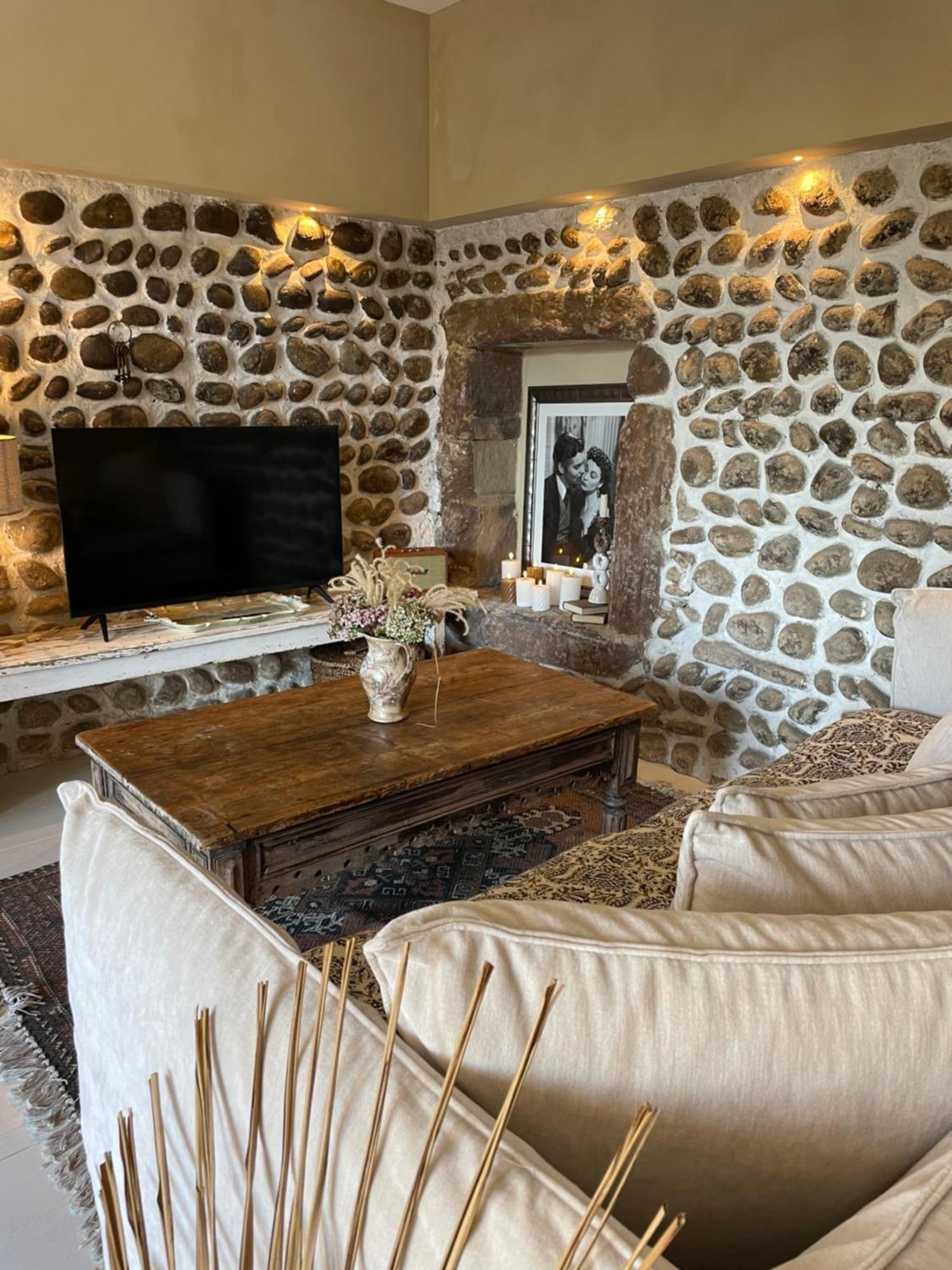 La Suite Dromoise 1809 Saint-Paul-les-Romans Exterior photo