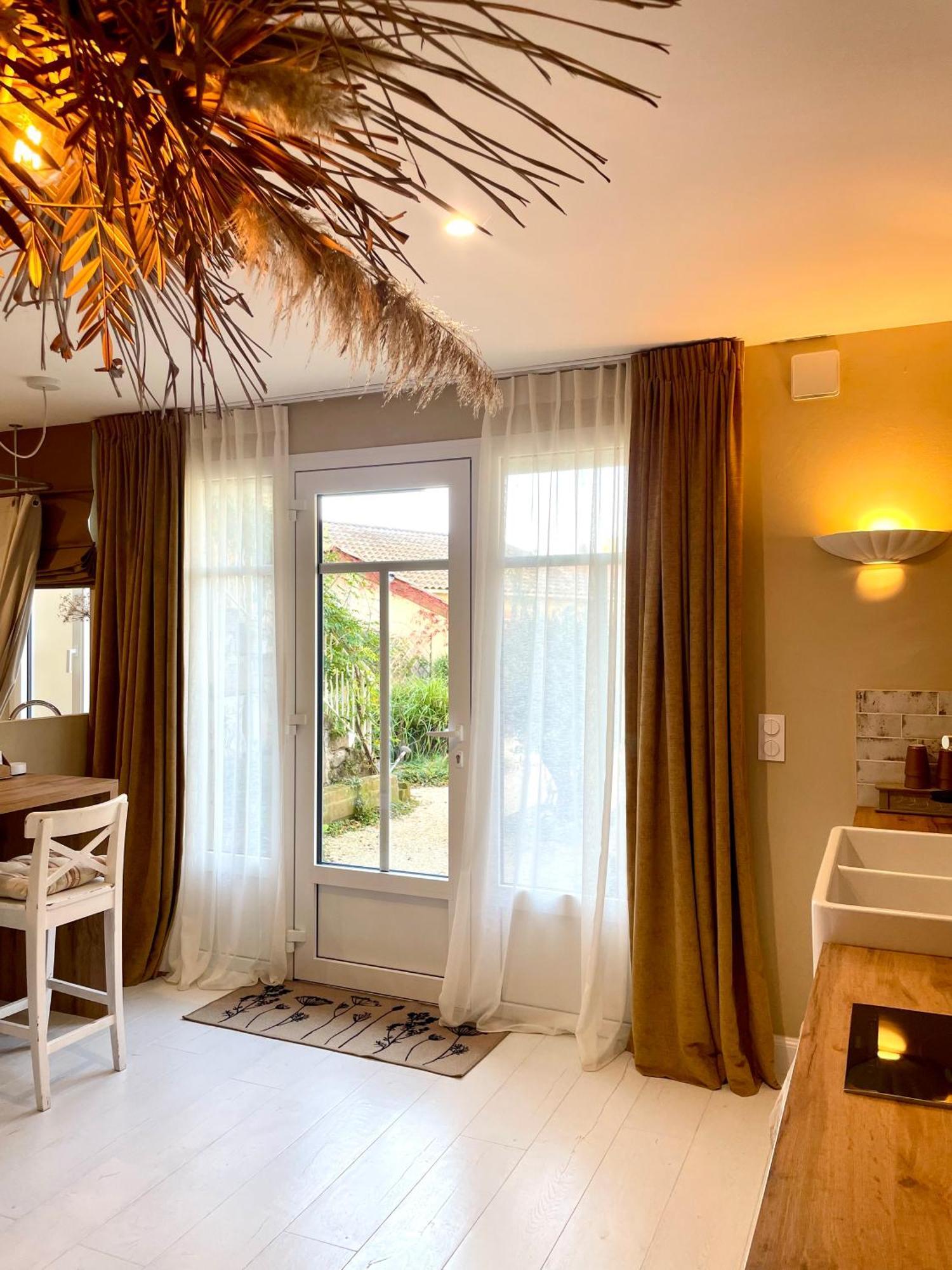 La Suite Dromoise 1809 Saint-Paul-les-Romans Exterior photo